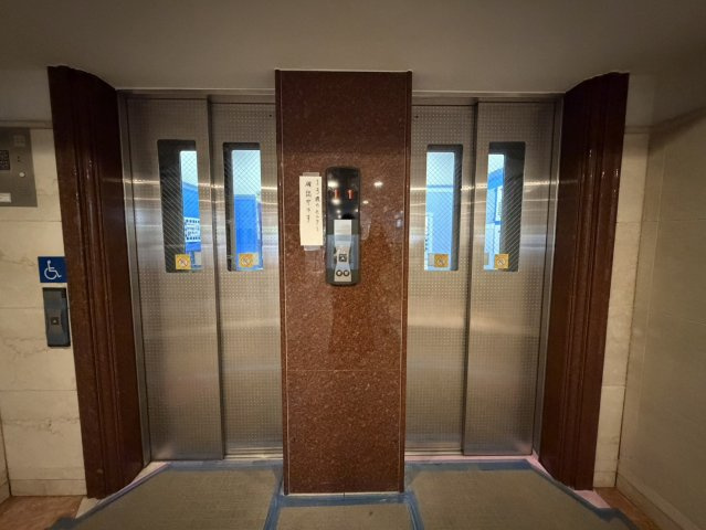 ライオンズガーデン枚方藤阪のその他共用部分|エレベーター２基
■物件内覧・資金計画相談・住宅ローン相談、リフォーム相談、お問合せ受付中■
※当日・翌日のご内覧、ご相談はお電話でのお問合せがスムーズです！