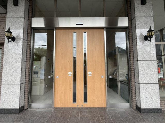 ライオンズガーデン枚方藤阪のエントランス|■物件内覧・資金計画相談・住宅ローン相談、リフォーム相談、お問合せ受付中■
※当日・翌日のご内覧、ご相談はお電話でのお問合せがスムーズです！