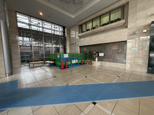 ライオンズガーデン枚方藤阪のロビー|■物件内覧・資金計画相談・住宅ローン相談、リフォーム相談、お問合せ受付中■
※当日・翌日のご内覧、ご相談はお電話でのお問合せがスムーズです！