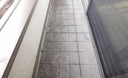 横浜市保土ケ谷区保土ケ谷町１丁目のアパートのバルコニー