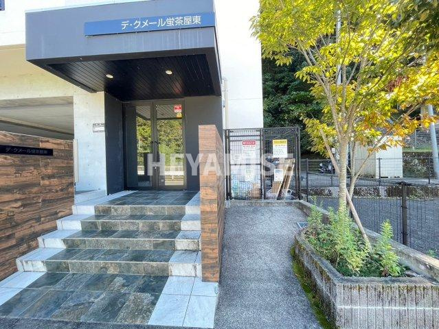 デ・クメール蛍茶屋東のエントランス