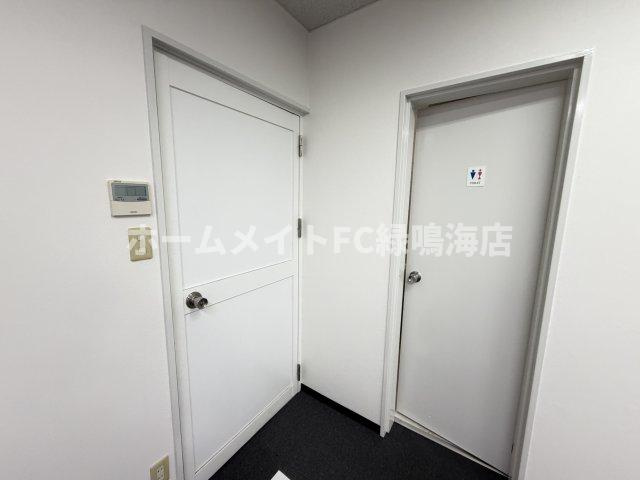 セイワSTビルの玄関