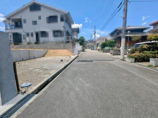 【前面道路含む現地写真】 | 高倉台　売土地　全２区画 | 【個性あふれる住まいを実現できる「建築条件無の売土地」です】