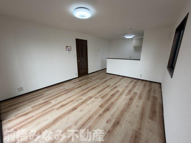 【中古】前橋市鳥取町　３LDK＋Sの居間・リビング|こちらの居間で趣味の時間をお楽しみください