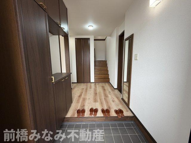【中古】前橋市鳥取町　３LDK＋Sの玄関|ゆったりとした玄関です