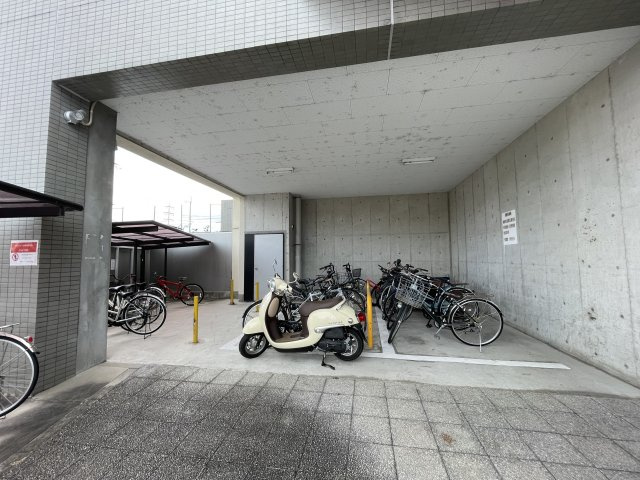 ケイズキューブのその他共用部分|バイク置場と駐輪場です