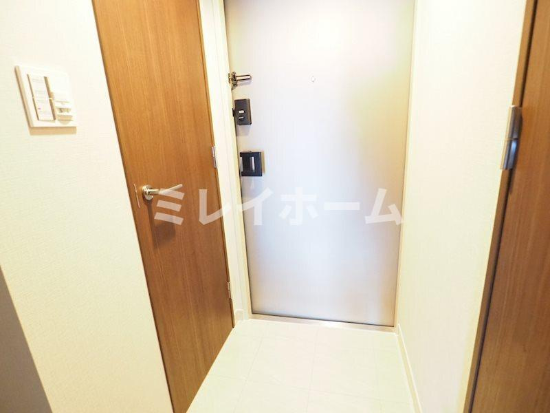 レジディア下丸子プレイスの玄関|同建物内、別のお部屋の参考写真になります。
