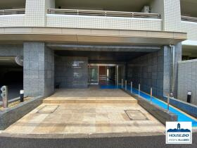 ◆プラウド川名駒方◆ペット可＆3LDK南西角住戸！のエントランス|スタイリッシュでホテルライクなエントランス。
お年寄りにも優しい、なだらかなスロープ付きです♪