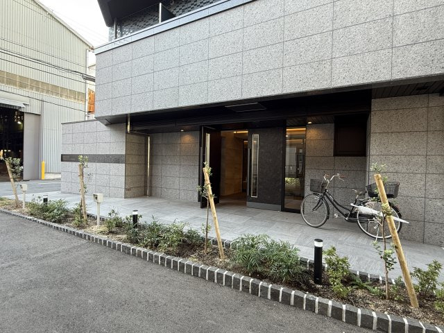 プレサンス　ＤＯＭＥＣＩＴＹ　コレーレ　仲介手数料無料のエントランス