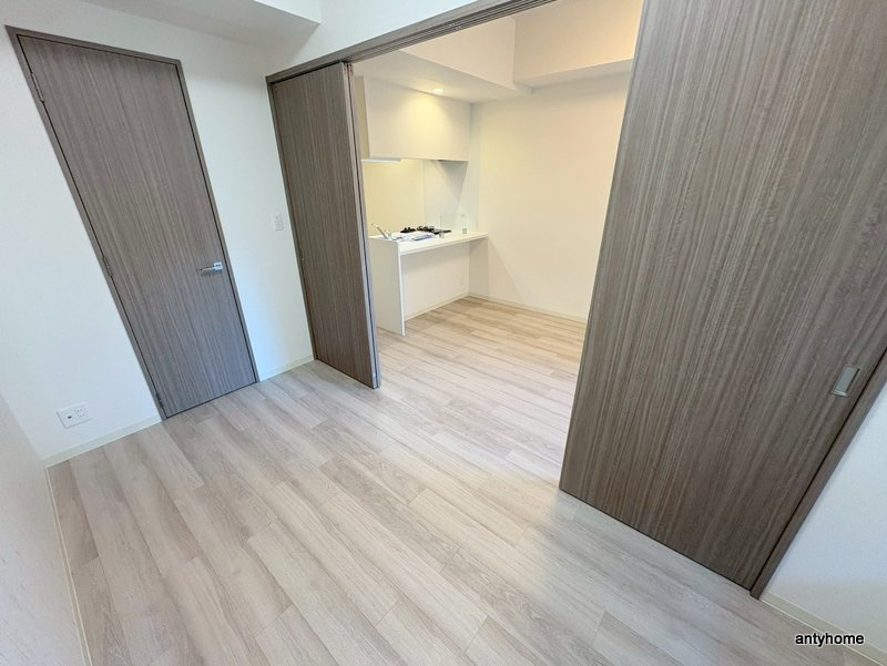プレサンス　ＤＯＭＥＣＩＴＹ　コレーレ　仲介手数料無料の洋室