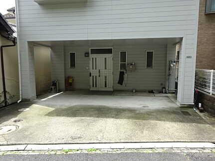 南区宇那町3階建中古戸建の駐車場