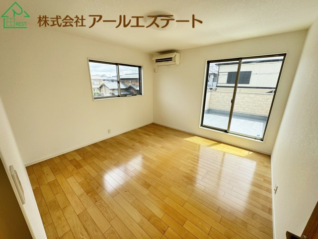 加古川市野口町水足　　中古戸建の洋室