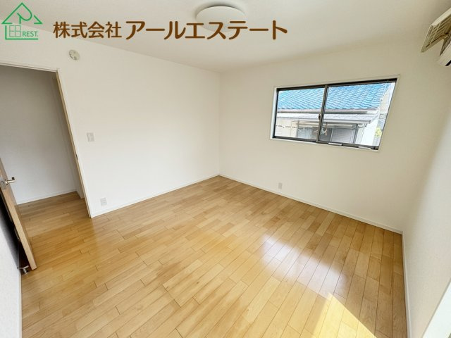 加古川市野口町水足　　中古戸建の洋室