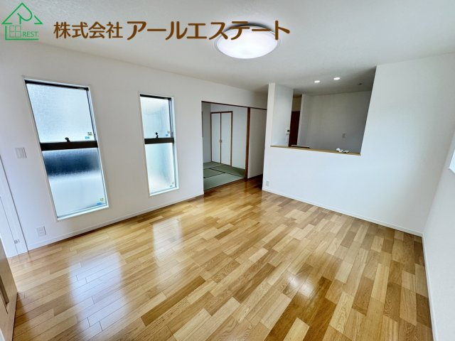 加古川市野口町水足　　中古戸建の居間・リビング