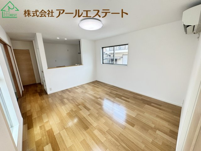 加古川市野口町水足　　中古戸建の居間・リビング