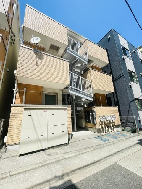横浜市磯子区森２丁目のアパートの外観