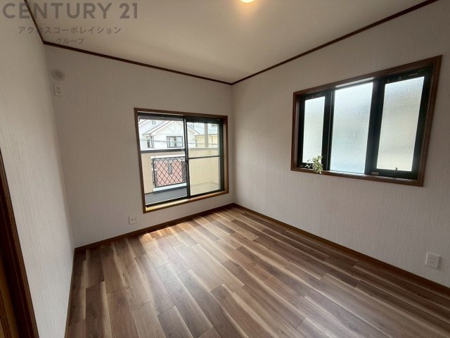 子供部屋…創造性や成長を促す遊びの空間を提供。学習や趣味に集中できる環境を整えます。個別のプライベートスペースは自己表現と自立心を育み、心地よい睡眠環境を整えリラックスできる場所を提供。