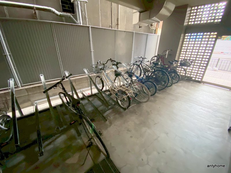 W.O.B HONMACHI-WEST　仲介手数料無料の駐車場