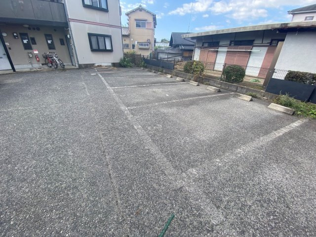 ハイツサンパティークの駐車場