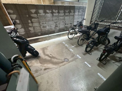 【駐輪場】 | 太平パシフィック桑津 | 【駐輪場】屋根ございますので、雨で自転車が濡れないのは、嬉しいポイントですね！