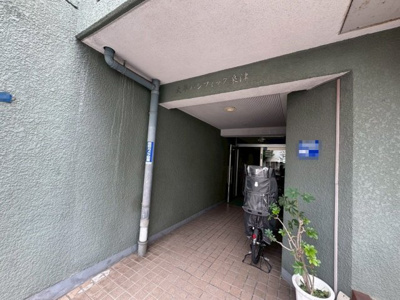 【エントランス】 | 太平パシフィック桑津 | ☆３ＬＤＫの暮らしやすいお住まい☆テレワークのお仕事部屋、子供部屋等、ライフスタイルや家族構成に合わせて多目的にご使用いただけます♪