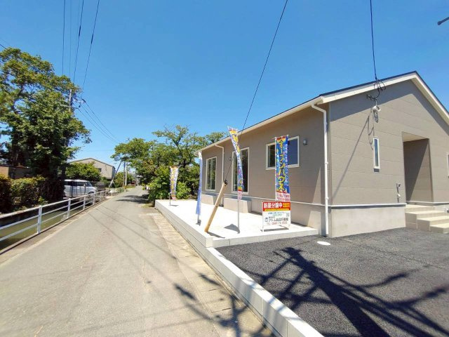 柳川市弥四郎町の新築一戸建の前面道路含む現地写真