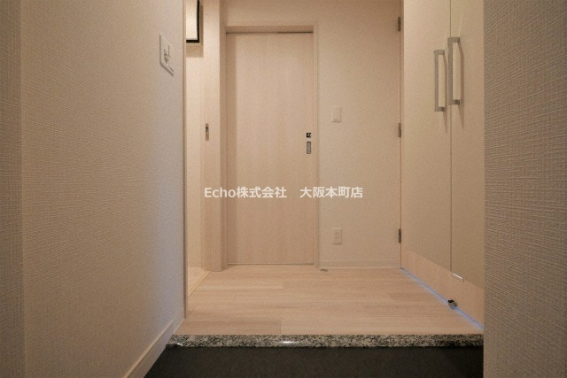 ソルテラス阿波座ウィズの玄関