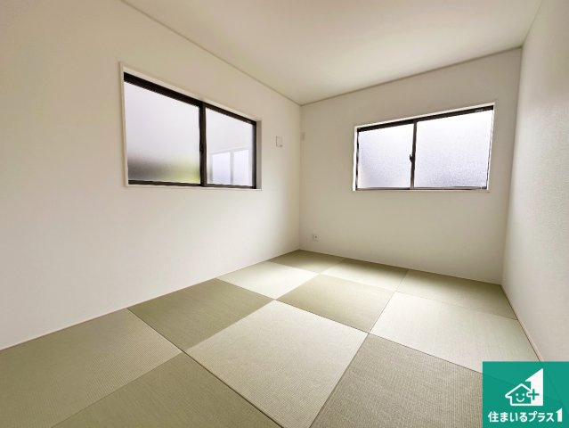 姫路市苫編　第2期　新築一戸建ての和室|一室あると便利な和室は客間としてだけでなく、小さなお子様のプレイルームや食後のくつろぎスペースとしてもご利用いただけます。収納もついていますので大活躍間違いなし！