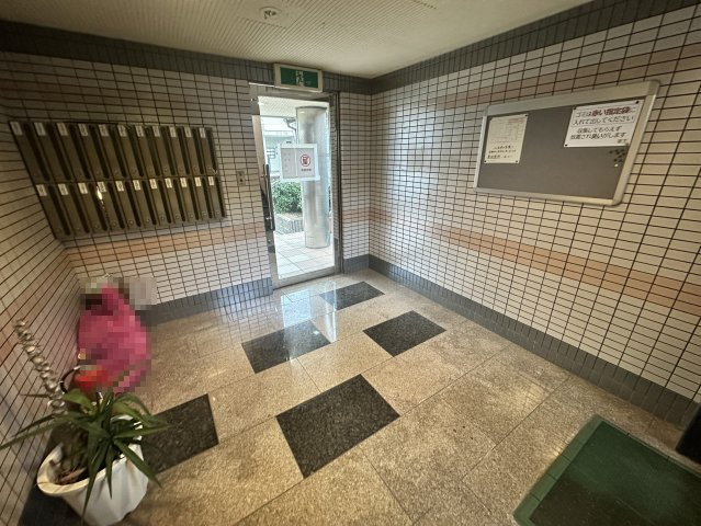 岸和田市宮前町の賃貸マンションのエントランス