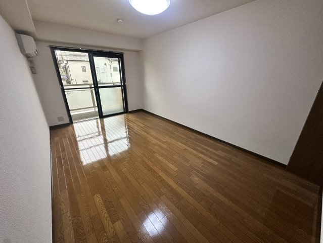 岸和田市宮前町の賃貸マンションの洋室