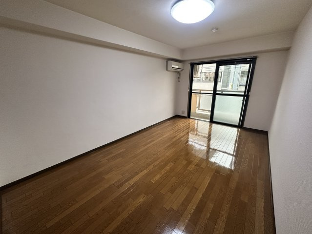 岸和田市宮前町の賃貸マンションの居間・リビング