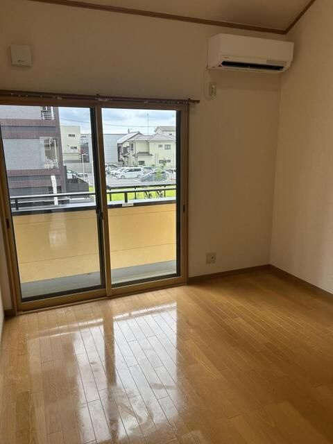 田川ハイツ３の居間・リビング