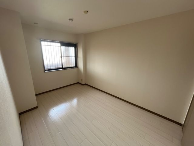 ミレニアム福田の洋室