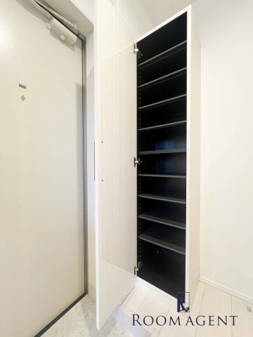 Loft11名駅西の玄関