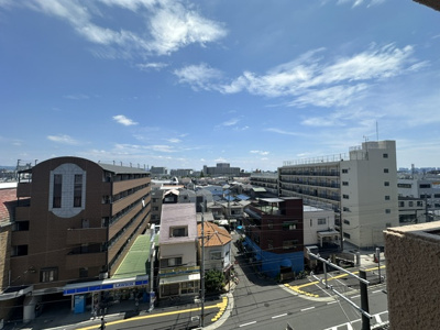 【展望】 | 吹田ロイヤルマンション | 近隣に大きな建物が無いので開放的！爽快な眺望と、降り注ぐ陽光は暮らしを豊かに彩ります。