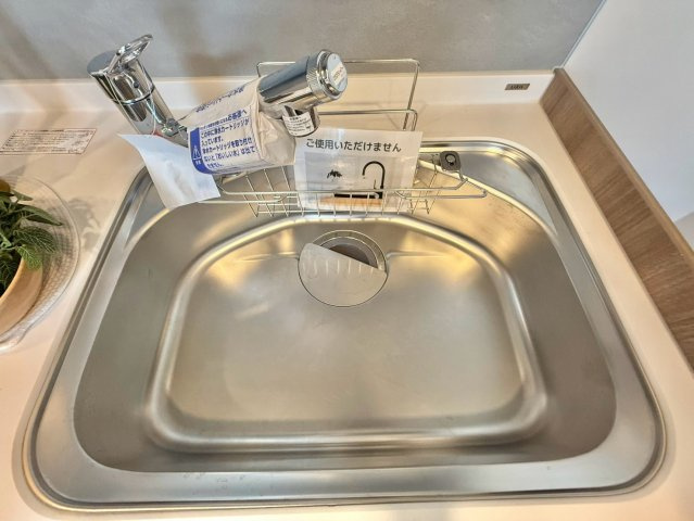 不二ハイツのキッチン|不純物を取り除き、安全なお水を作ってくれる浄水器付き！

現地ご見学希望・資料請求などお気軽にお問い合わせ下さい！
03-5990-5201