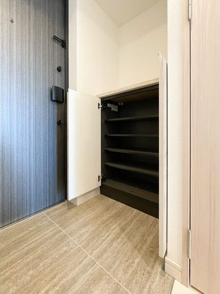 S-RESIDENCE金山altano(アルターノ)の玄関