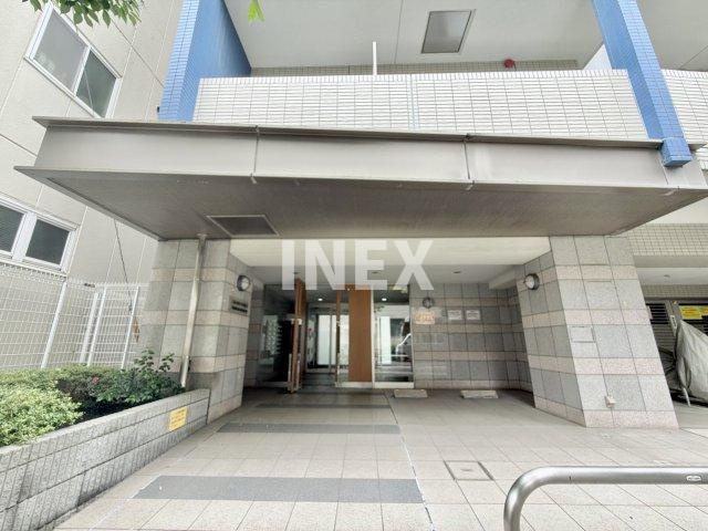 横浜市中区末吉町２丁目の賃貸マンションのエントランス