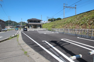 【駐車場】 | ティアラ
