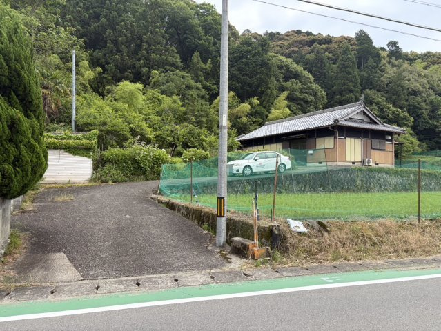 海草郡紀美野町福井・中古戸建・54801の前面道路含む現地写真