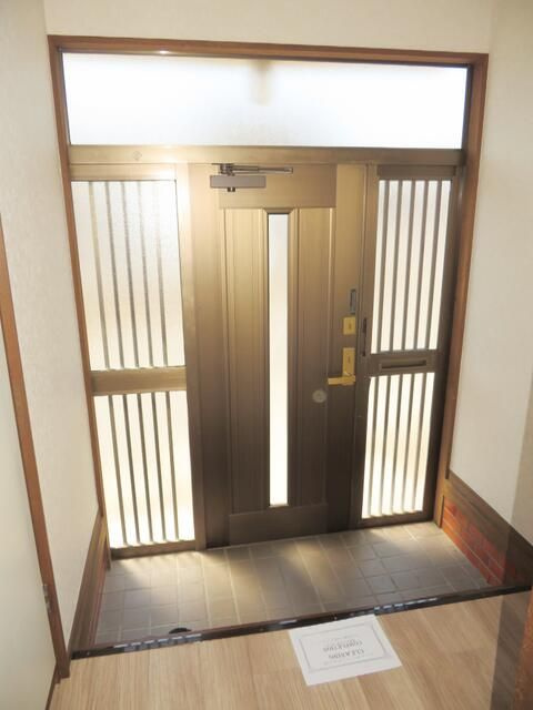関根下土棚貸家の玄関