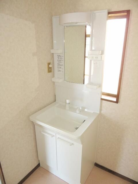 関根下土棚貸家の洗面所