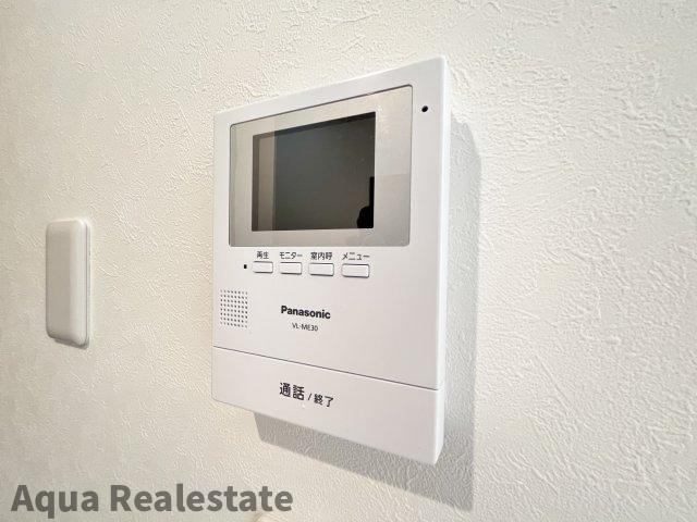 オール電化デザイナーズハウス西新浜建売⓼の防犯設備|モニター付きインターホンも嬉しい標準設備です。　※同仕様モデルハウス画像