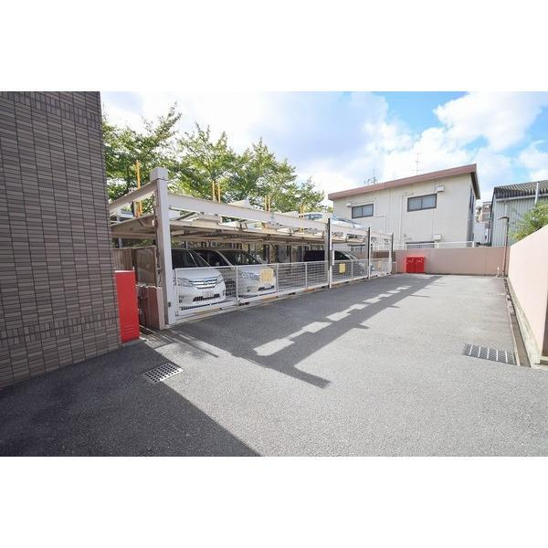 フルール鶴見緑地の駐車場