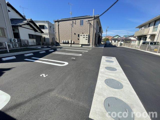 カリーナ　ルナの駐車場