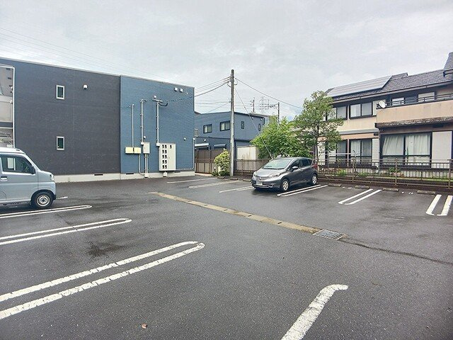 エクセレント本城Ｂの駐車場