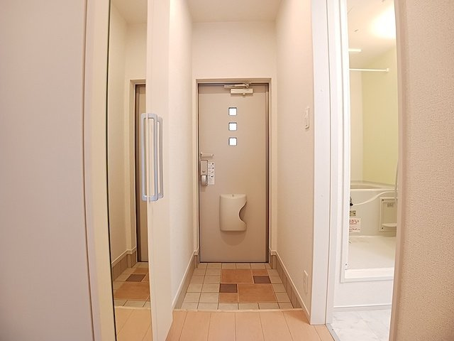 エクセレント本城Ａの玄関