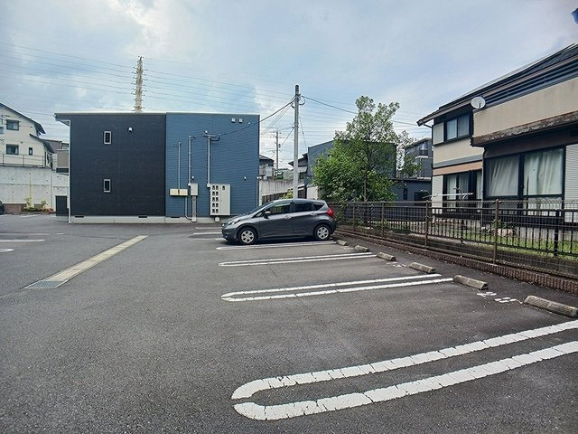 エクセレント本城Ａの駐車場
