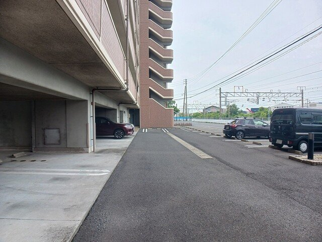 グランド・コスモの駐車場