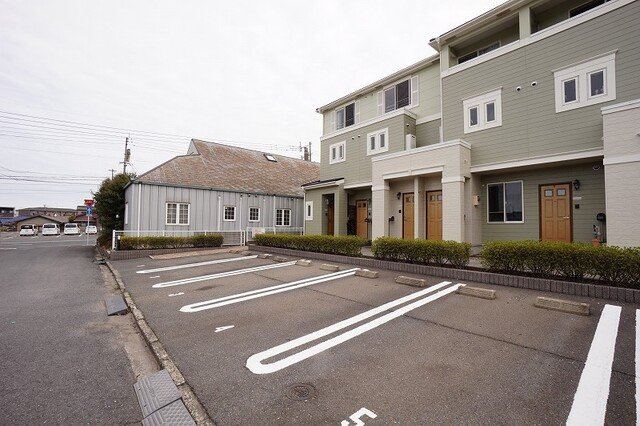 コーストビューひびきの駐車場